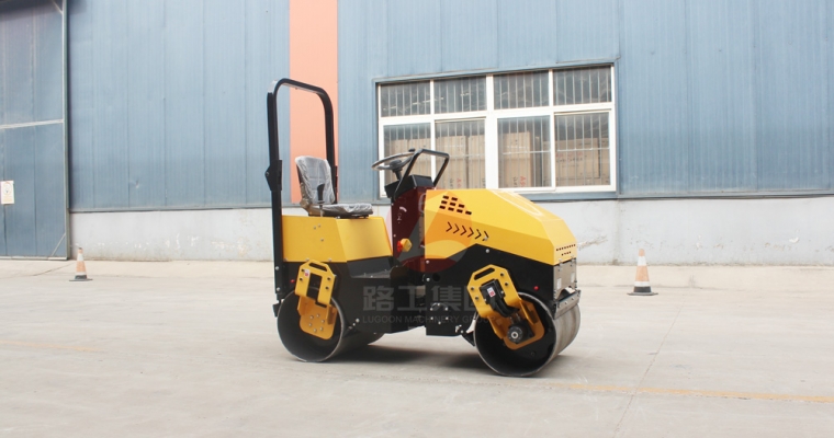 小型壓路機(jī)的詳細(xì)操作規(guī)程、技巧